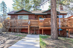 Mountain Memories - Greatly located in a quiet neighborhood! Beautiful porch and a fenced backyard!